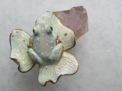 Кольцо с клевером и лягушкой "Принцесса Ия на листе Морока Трифолиума"