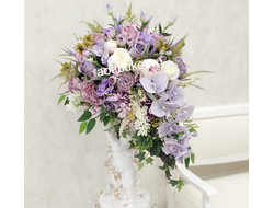 Композиция из искусственных цветов на статуэтке ангела Алиса Милано № СА003/Купить в Москве и СПБ