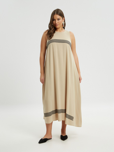 Летнее платье беж с эффектной черной отделкой