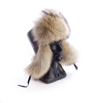 Мужская шапка-ушанка из меха полярного волка