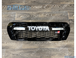 Решетка радиатора Toyota Land Cruiser 200 2007-2015 LED с подсветкой в стиле 300 GR Sport