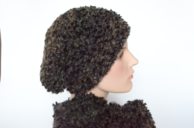 Женский вязаный берет и шарф цвета хаки Визио Италия 6966 зима 2022