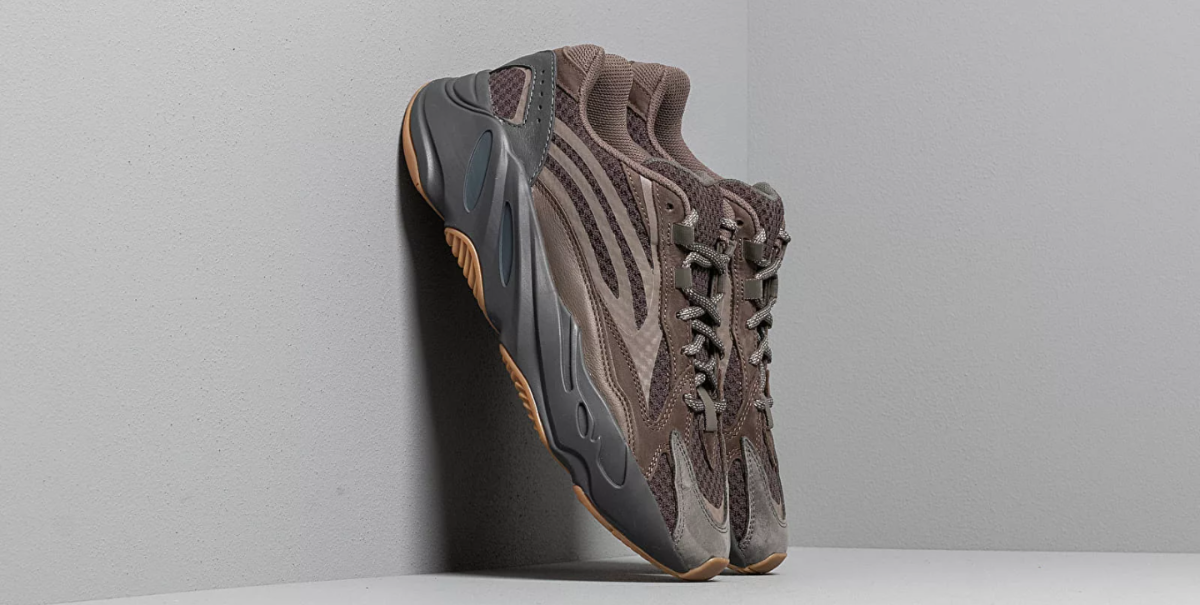 Adidas Yeezy Boost 700 темные