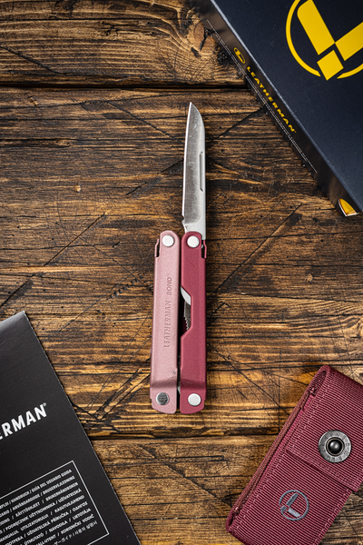Leatherman Bond с чехлом на кнопке Cranberry