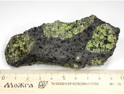 Хризолит (Перидот, Оливин) кристаллы на породе, США (100*42*33 мм, 154 г) №27235