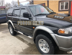 Пороги труба с проступью с нержавеющим листом d76 для Mitsubishi Pajero Sport (1998-2007)