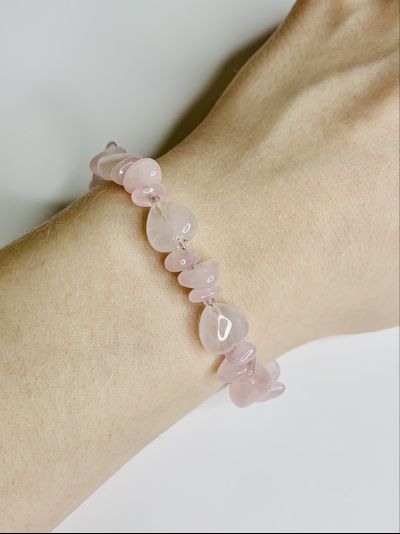 Браслет из розового кварца, разные виды