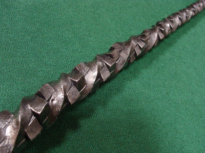 Металлическая трость с крестом на рукояти