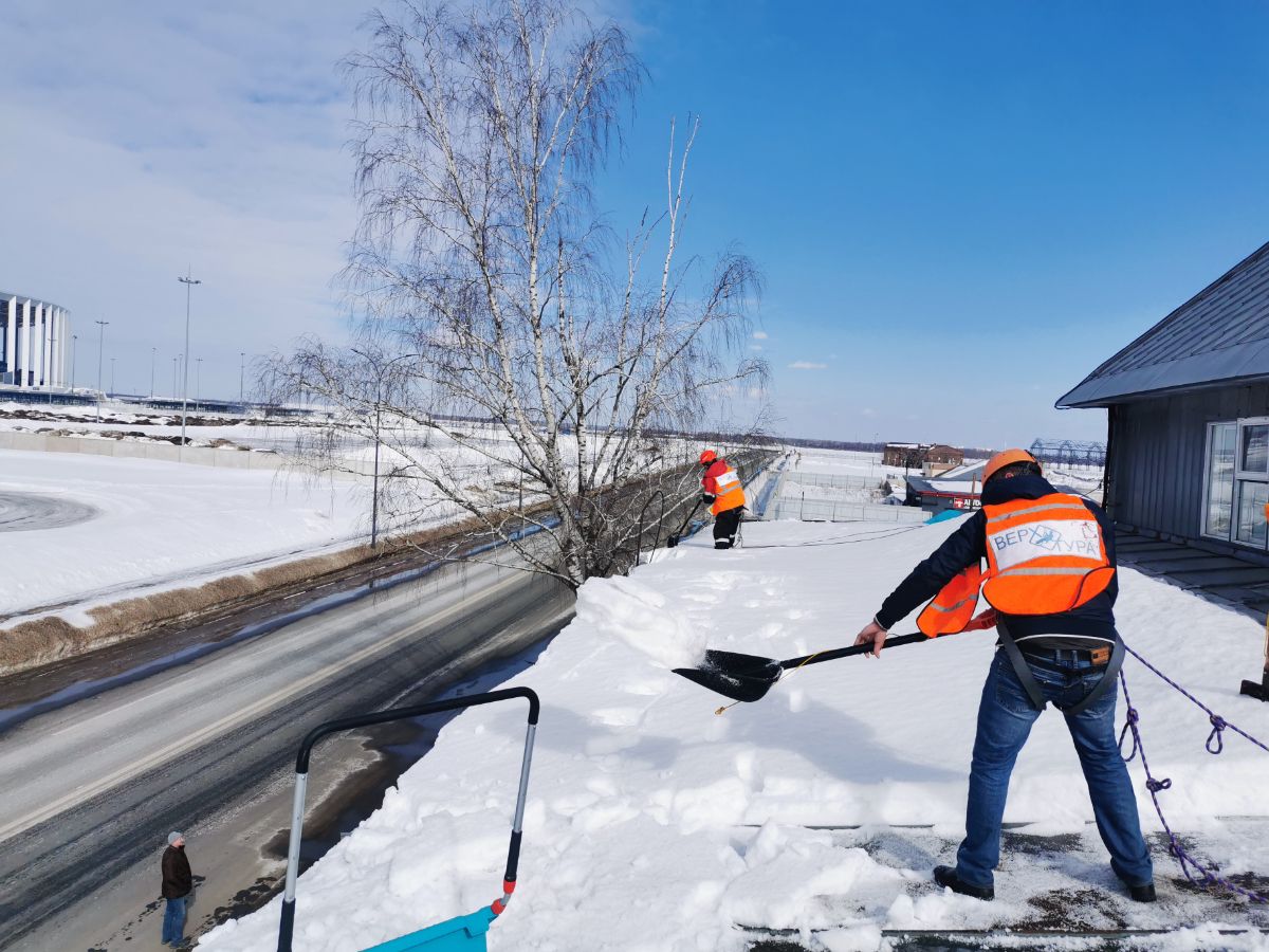 Очистка кровли от снега