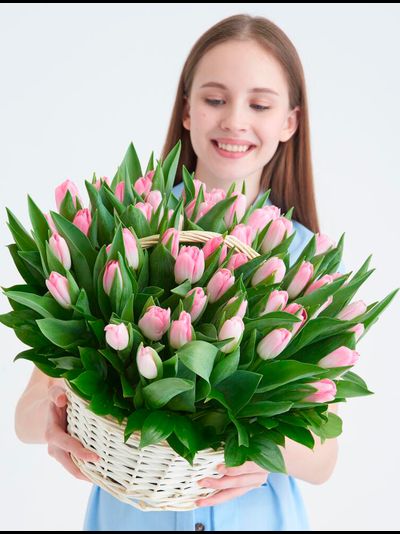 51 розовый тюльпан в корзине
