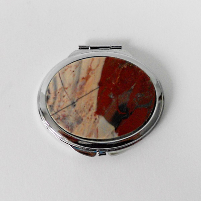 Зеркальце с накладками из разных камней