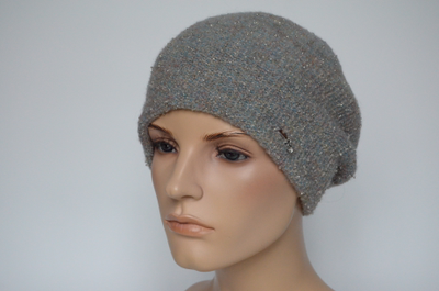 vyazaniy-beret-bezheviy-zhenskiy-iz-mokhera-vizio-italiya-6446