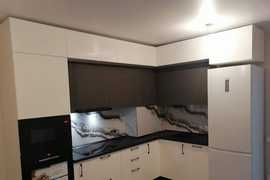 Кухня индиго с антресолями 2