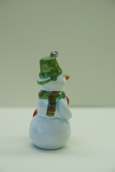 Веселый снеговик