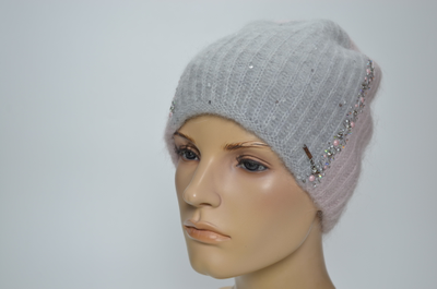 Серая с розовым женская вязаная шапка Италия Вицио