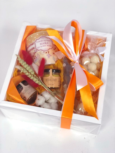 Подарочный набор для мамы со сладостями