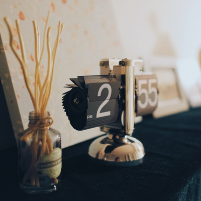 черные перекидные часы