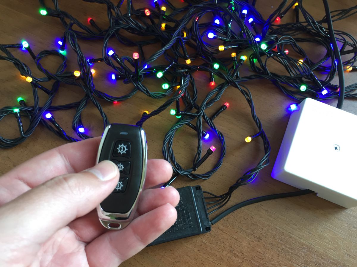 Гирлянда схема подключения проводов. Как соединить елочные гирлянды. Бусы на елку. Соединитель для гирлянд между собой. Как соединить елочные гирлянды.