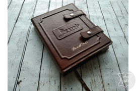 кожаный ежедневник с тиснением логотипа и именной надписи