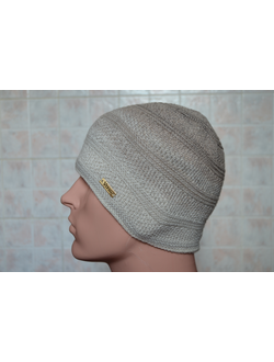 Бежевая мужская вязаная шапка