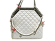(Артикул 13018 white) Модная женская сумка с ромбическим рисунком и оригинальной цепочкой, носится на сгибе руки и на плечо