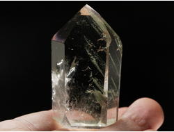 Кварц горный хрусталь с фантомами и хлоритом, кристалл полированный, Бразилия (54*30*22 мм, 61 г) №36860