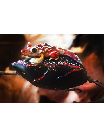 "Саламандра, дитя пламени", миниатюрная фэнтези-брошь (4,5 см)