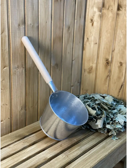 Ковш оцинкованный с деревянной ручкой 1,5л