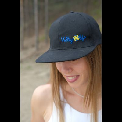 Кепка с прямым козырьком черная  (логотип Volleylife)