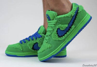 Nike bear dunks hot sale
