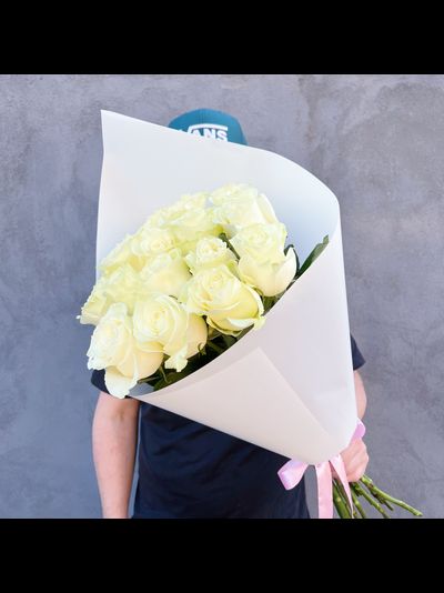 Букет белых роз Эквадор премиум 15 шт