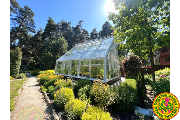 Круглогодичная теплица модели Владимир из нашего каталога