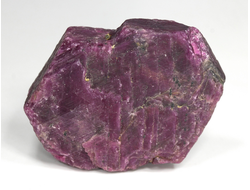 Корунд красный (рубин), кристалл, Мьянма (44*35*15 мм, 54 г) №28657