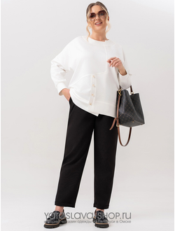 Модель: 4082.Женский 2-ух предметный комплект, состоящий из белого джемпера и черных брюк