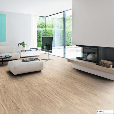 Дизайнерский пол Disano Classic Aqua Дуб Песочный 535703 в интерьере комнаты