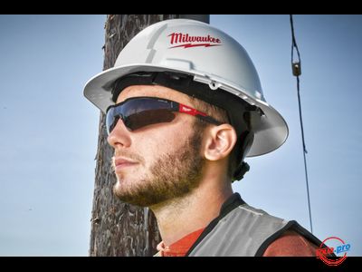 Защитные затемненные очки Milwaukee 4932471882
