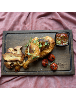 доска для подачи блюд, подача на доске, доска для еды, доска для подачи, тарелка деревянная, спил