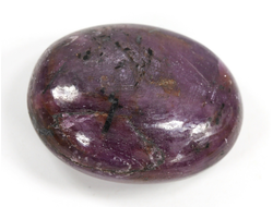 Корунд красный (рубин), полировка плоская (светится в УФ), Мьянма (30*24*12 мм, 24 г) №35655