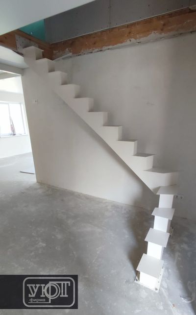 МК №1. металлический каркас лестницы (монокосоур).