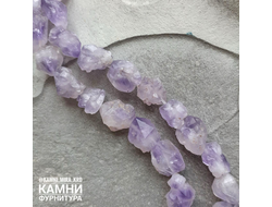 Аметист лавандовый кристаллы без обработки 8,6-11х9-13 мм, цена за нить 19 см