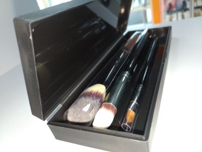 Контейнер для хранения косметических принадлежностей с крышкой черный