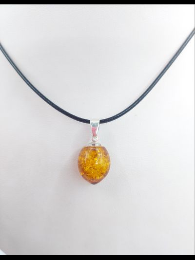 Кулон из медового янтаря "Олива"
