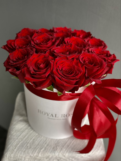 15  роз "Алые паруса"