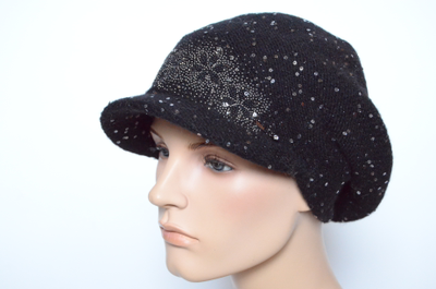 chernaya-vyazanaya-kepka-s-payetkami-ukrasheniyami-italiya-vizio