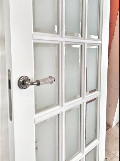 ЙОШКАР-ОЛА. МАССИВ СОСНЫ. КЛАССИКА (АНГЛИЙСКАЯ РЕШЕТКА)  ЭМАЛЬ БЕЛАЯ, ПОЛОТНО ОСТЕКЛЕННОЕ (ФАЛЬШФАЦЕТ)