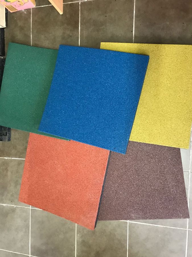 Резиновая плитка для детских площадок