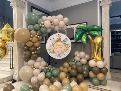 Фотозона из шаров в стиле сафари