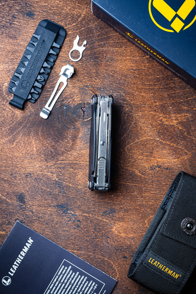 Leatherman Charge + с чехлом на кнопке, клипсой и битами