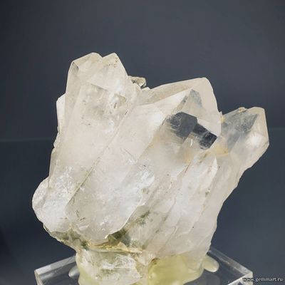 Горный хрусталь, сросток кристаллов с включениями хлорита. Северная Осетия.55*25*50мм