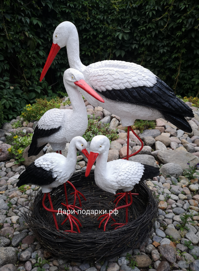 Аисты в гнезде Большая семья (Аист-70см, Аист-72см, Аист-80см, Аист-115см) Аист - является символом новой жизни. Согласно русским народным поверьям, аист - птица, счастье в Ваш дом. Также аист покровительствует рождению детей.